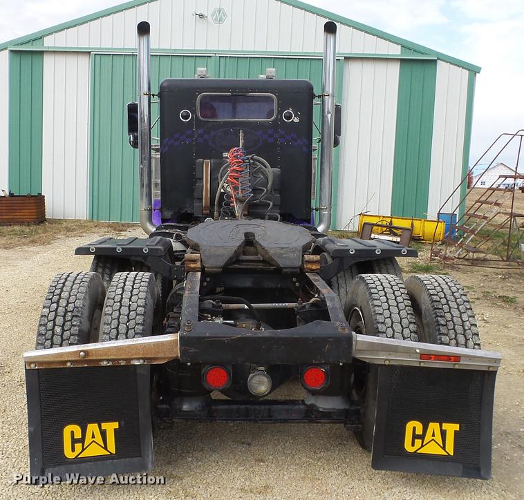 image for item DE7325 1993 Peterbilt 379 semi truck