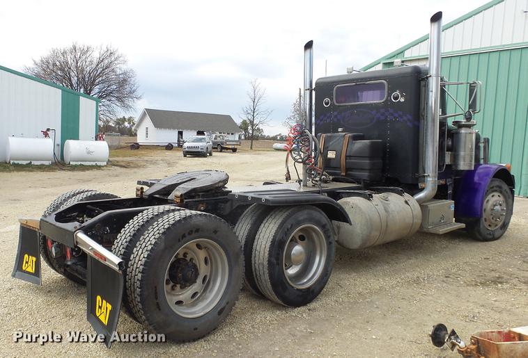 image for item DE7325 1993 Peterbilt 379 semi truck