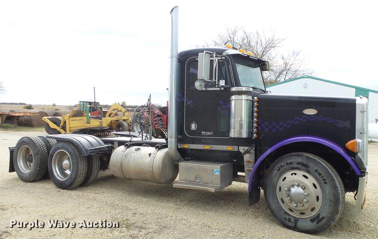 image for item DE7325 1993 Peterbilt 379 semi truck