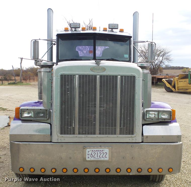 image for item DE7325 1993 Peterbilt 379 semi truck