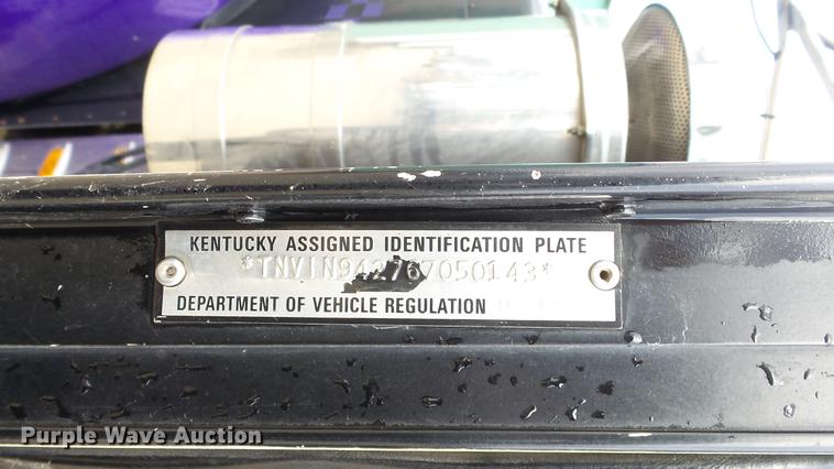 image for item DE7325 1993 Peterbilt 379 semi truck