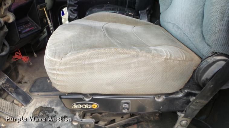 image for item DE7325 1993 Peterbilt 379 semi truck