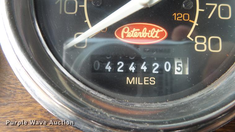 image for item DE7325 1993 Peterbilt 379 semi truck