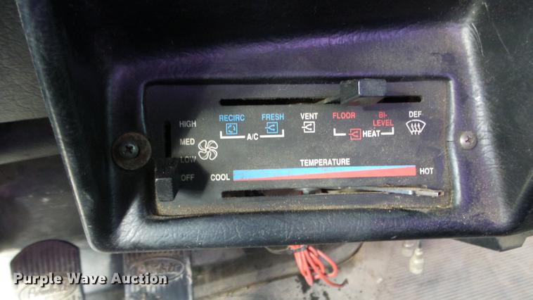 image for item DE7325 1993 Peterbilt 379 semi truck