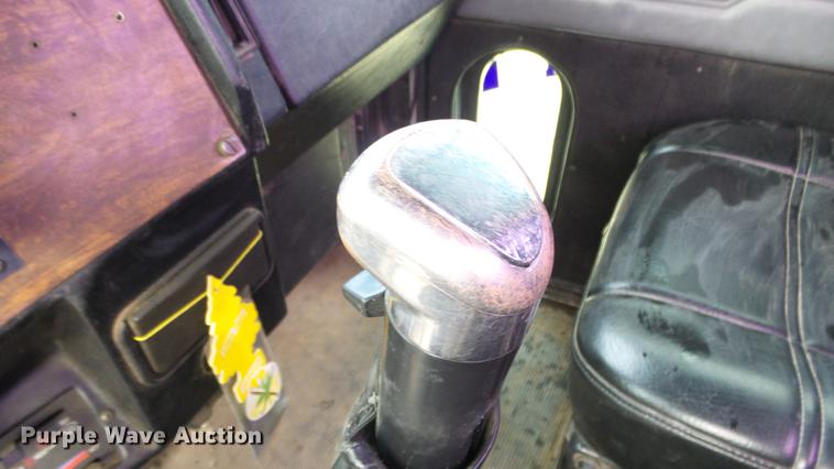 image for item DE7325 1993 Peterbilt 379 semi truck