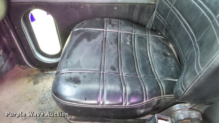 image for item DE7325 1993 Peterbilt 379 semi truck