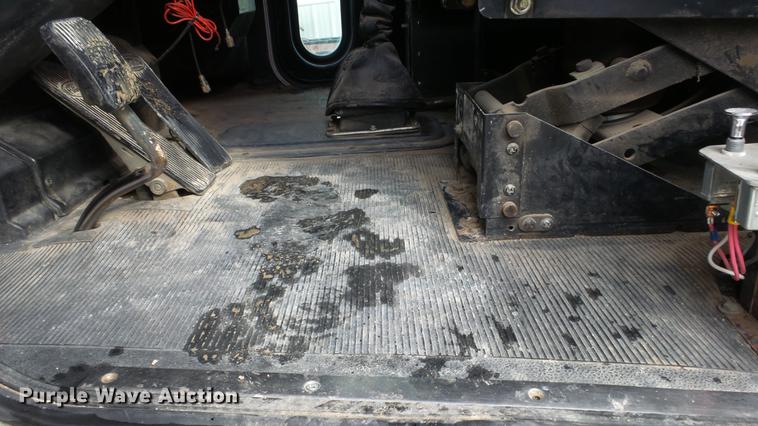 image for item DE7325 1993 Peterbilt 379 semi truck