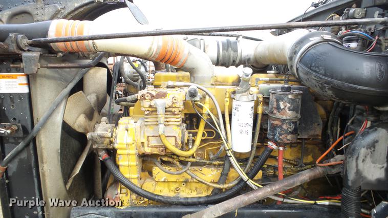 image for item DE7325 1993 Peterbilt 379 semi truck