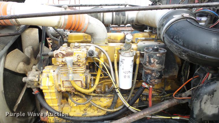 image for item DE7325 1993 Peterbilt 379 semi truck