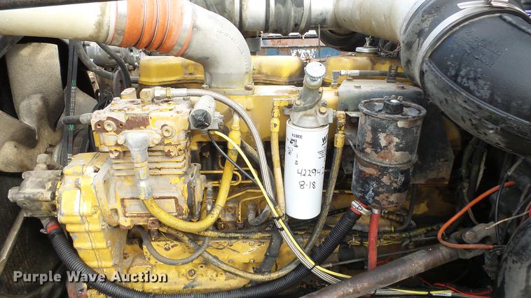 image for item DE7325 1993 Peterbilt 379 semi truck