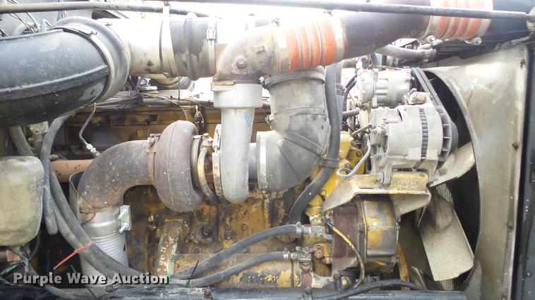 image for item DE7325 1993 Peterbilt 379 semi truck