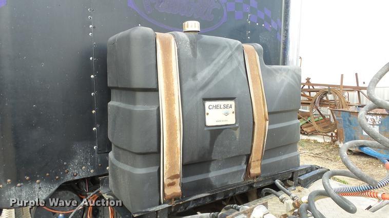 image for item DE7325 1993 Peterbilt 379 semi truck