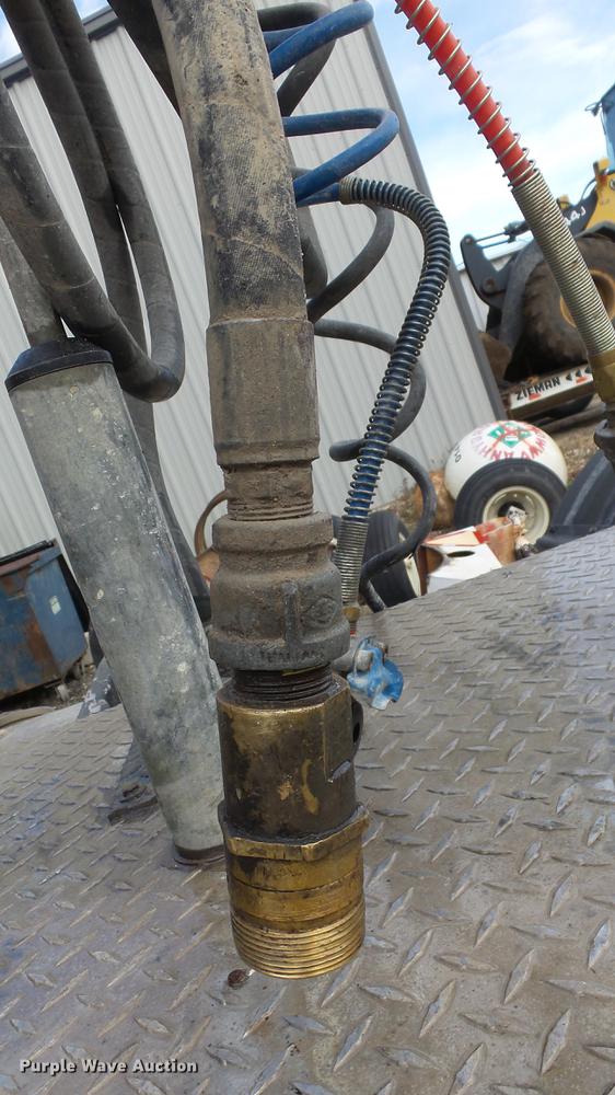 image for item DE7325 1993 Peterbilt 379 semi truck