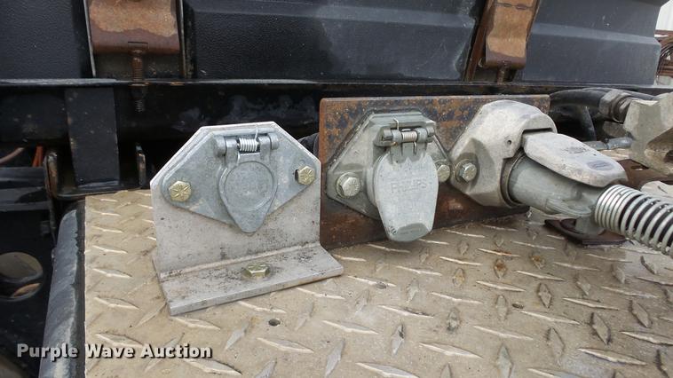 image for item DE7325 1993 Peterbilt 379 semi truck