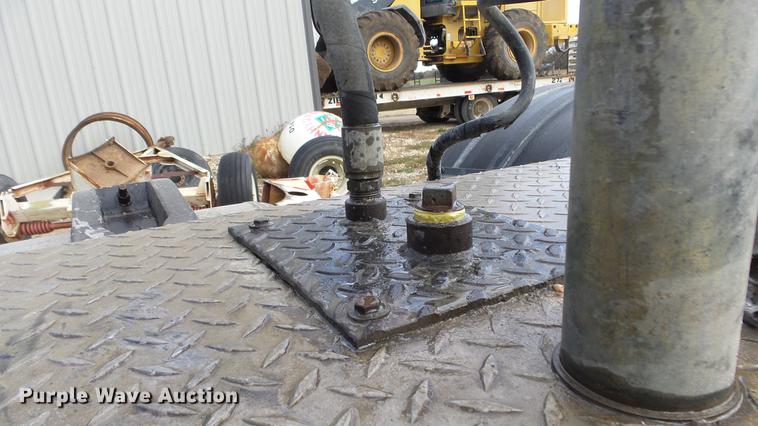 image for item DE7325 1993 Peterbilt 379 semi truck