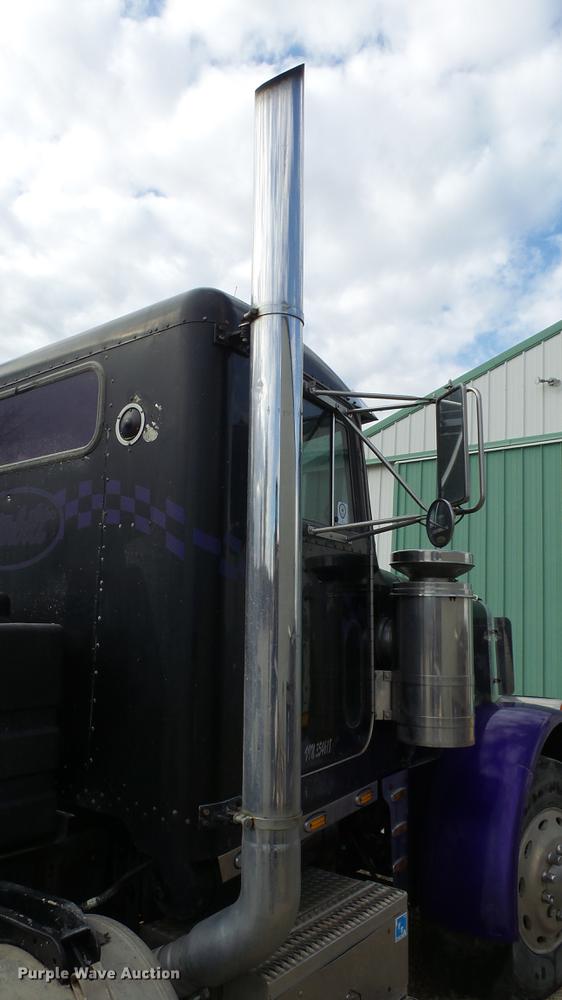image for item DE7325 1993 Peterbilt 379 semi truck