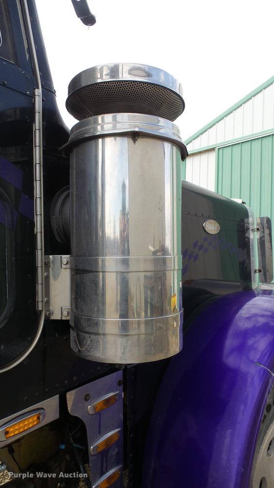 image for item DE7325 1993 Peterbilt 379 semi truck