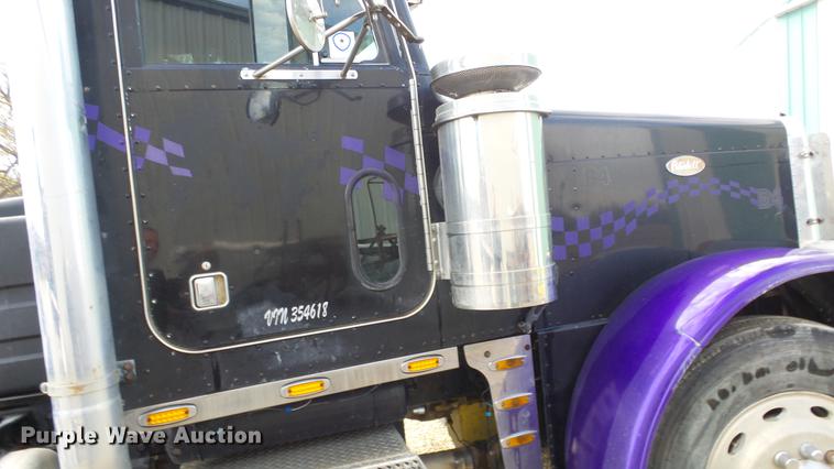 image for item DE7325 1993 Peterbilt 379 semi truck
