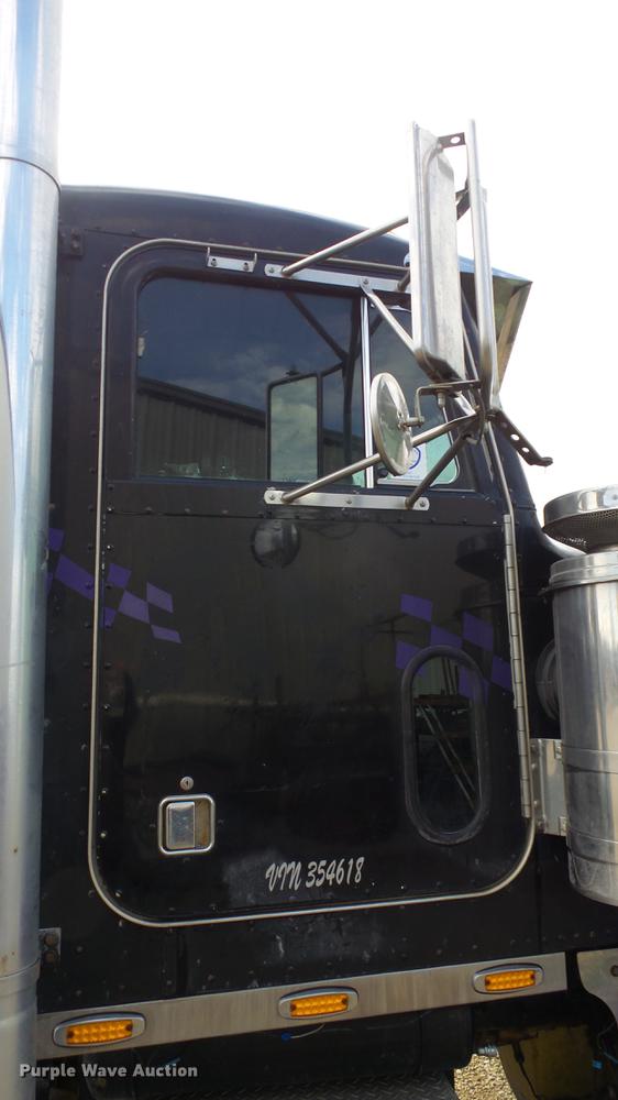 image for item DE7325 1993 Peterbilt 379 semi truck