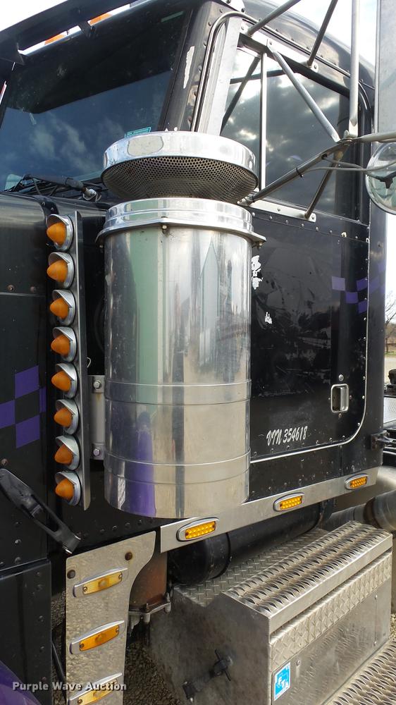 image for item DE7325 1993 Peterbilt 379 semi truck