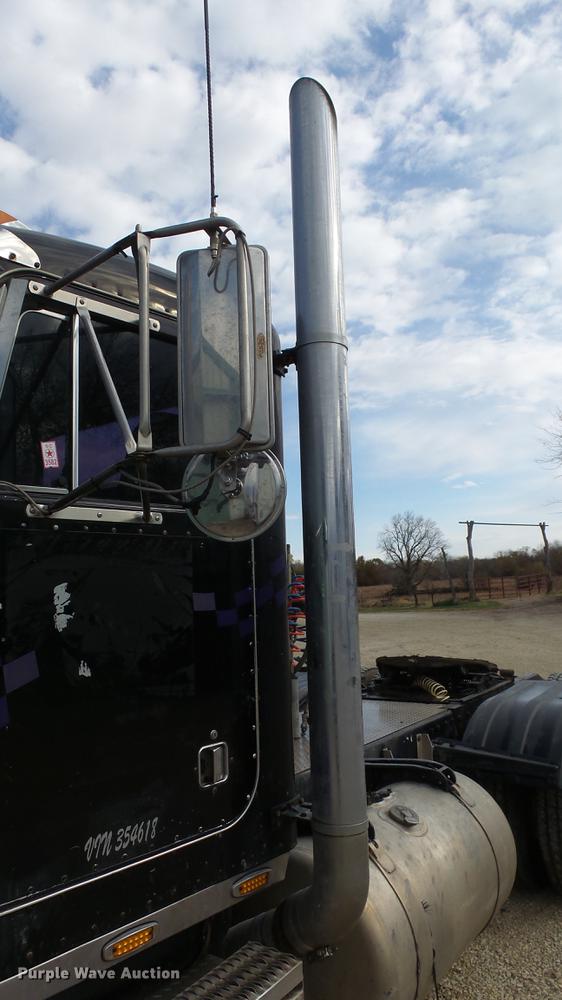 image for item DE7325 1993 Peterbilt 379 semi truck