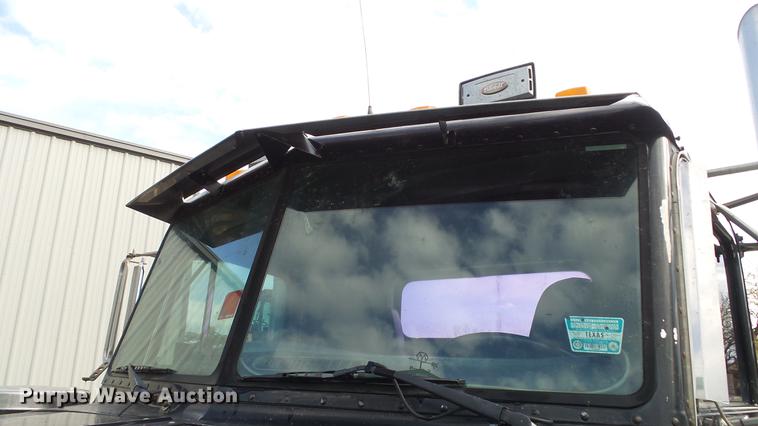 image for item DE7325 1993 Peterbilt 379 semi truck