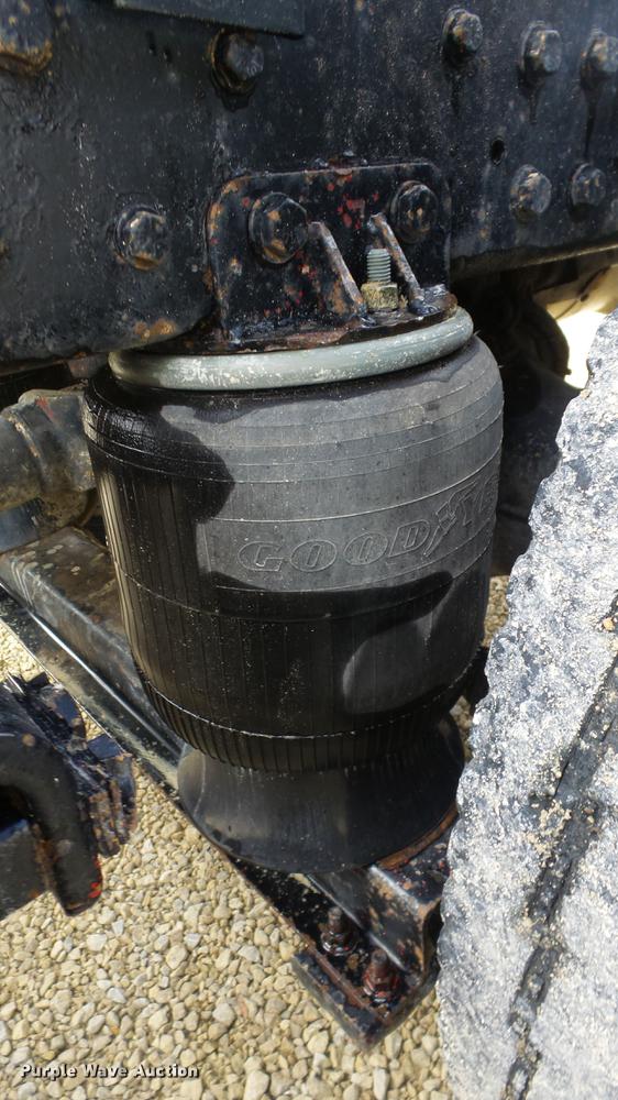 image for item DE7325 1993 Peterbilt 379 semi truck