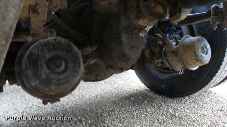 image for item DE7325 1993 Peterbilt 379 semi truck