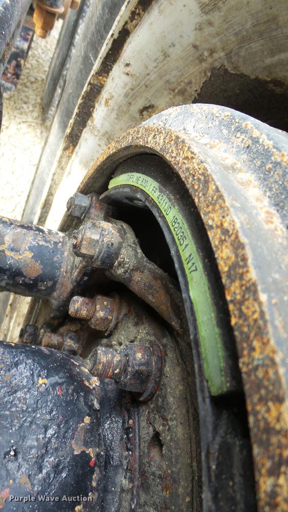 image for item DE7325 1993 Peterbilt 379 semi truck