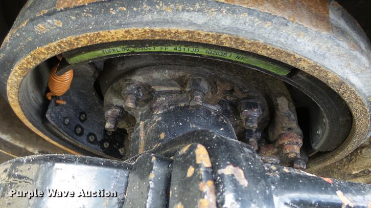 image for item DE7325 1993 Peterbilt 379 semi truck