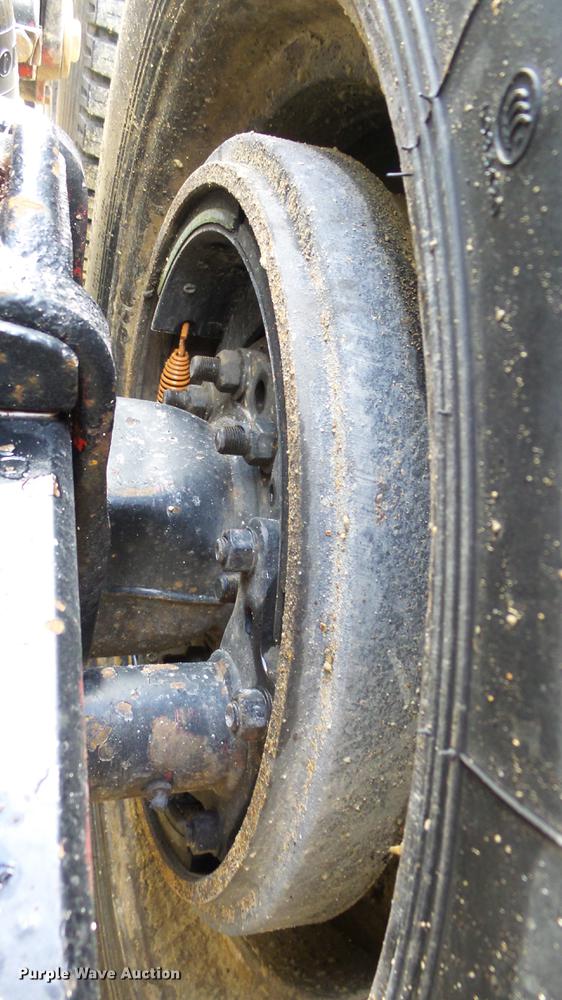 image for item DE7325 1993 Peterbilt 379 semi truck