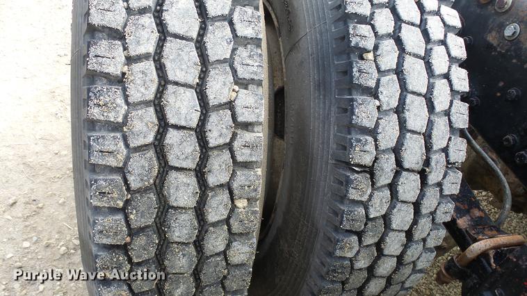 image for item DE7325 1993 Peterbilt 379 semi truck