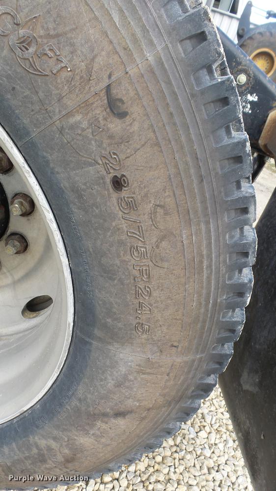 image for item DE7325 1993 Peterbilt 379 semi truck