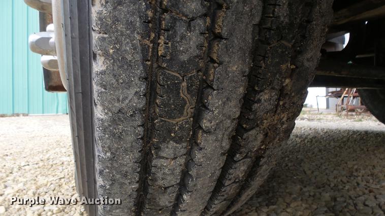 image for item DE7325 1993 Peterbilt 379 semi truck