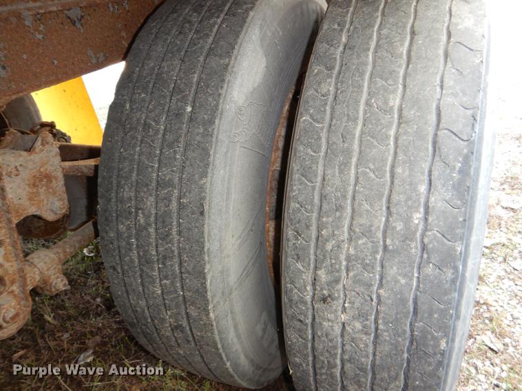 image for item DF1952 2000 Wabash dry van trailer