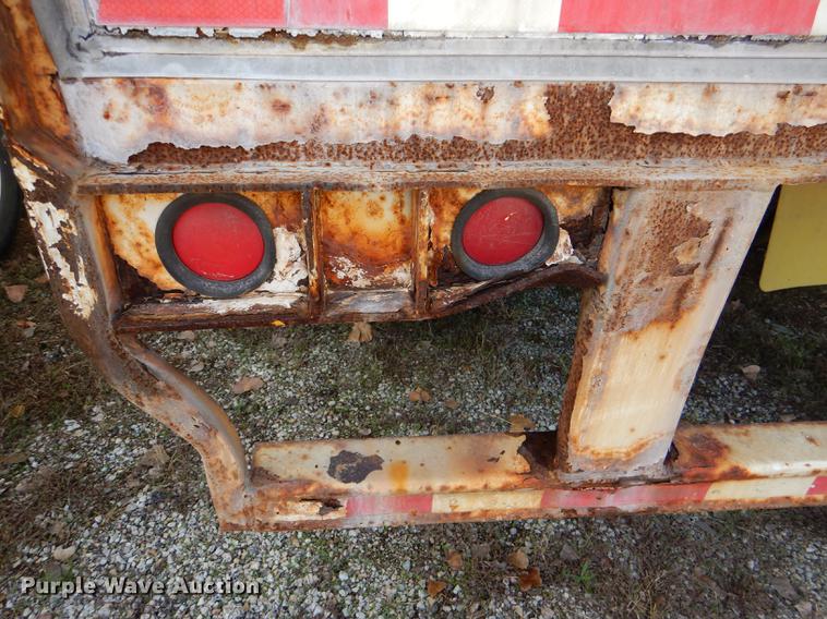 image for item DF1952 2000 Wabash dry van trailer