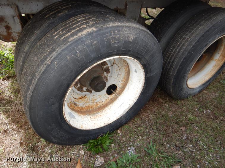 image for item DF1991 1986 Wabash FRD-102 dry van trailer