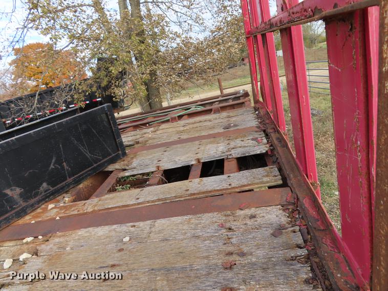 image for item DN9170 2004 Great Dane flatbed trailer