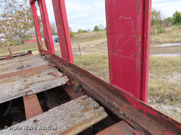 image for item DN9170 2004 Great Dane flatbed trailer