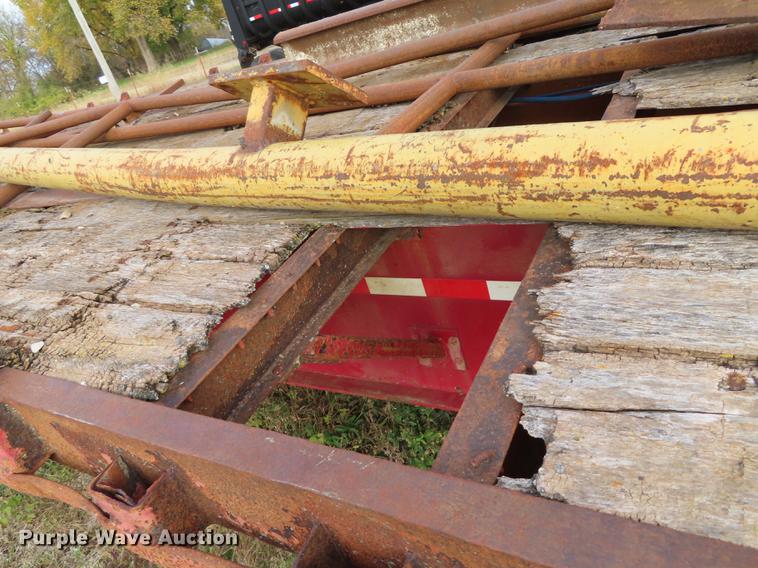 image for item DN9170 2004 Great Dane flatbed trailer