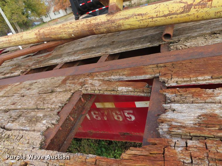 image for item DN9170 2004 Great Dane flatbed trailer