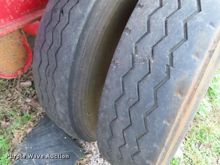 image for item DN9170 2004 Great Dane flatbed trailer