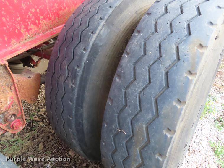 image for item DN9170 2004 Great Dane flatbed trailer