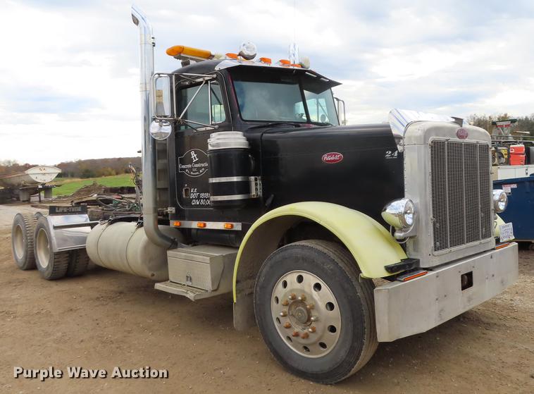 image for item DN9175 1989 Peterbilt 379 semi truck