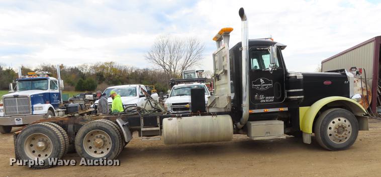 image for item DN9175 1989 Peterbilt 379 semi truck