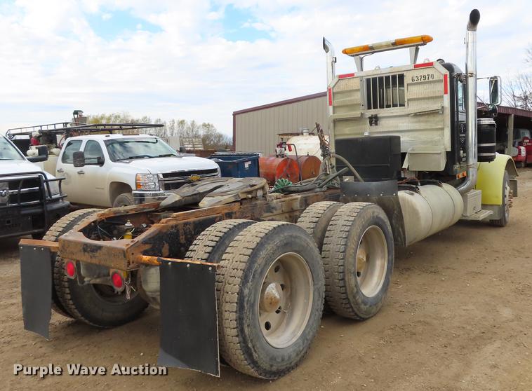 image for item DN9175 1989 Peterbilt 379 semi truck