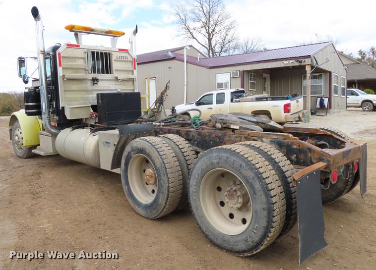 image for item DN9175 1989 Peterbilt 379 semi truck