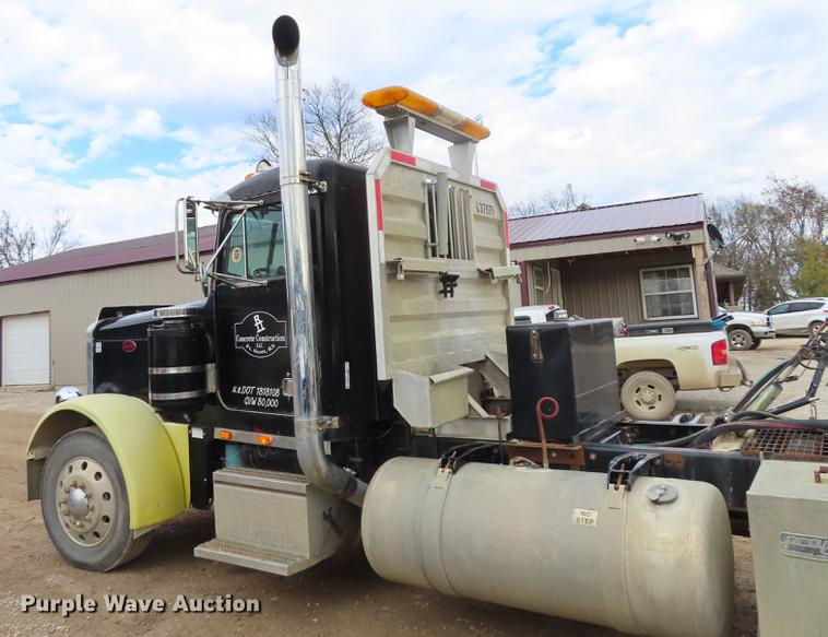image for item DN9175 1989 Peterbilt 379 semi truck