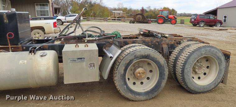 image for item DN9175 1989 Peterbilt 379 semi truck