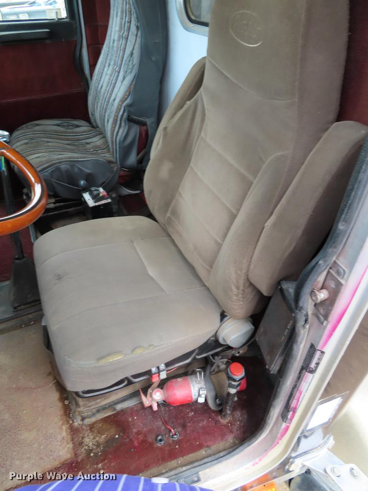 image for item DN9175 1989 Peterbilt 379 semi truck